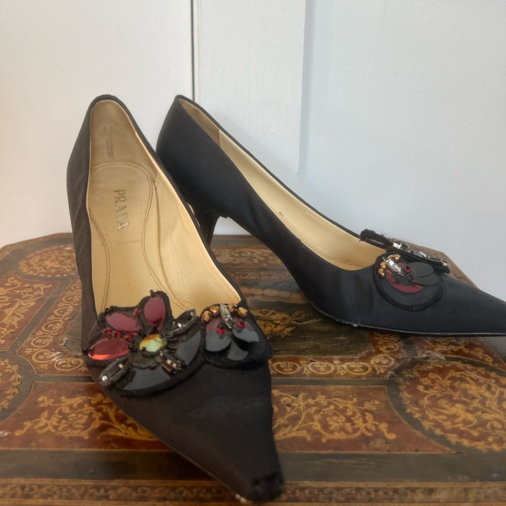 VINTAGE PRADA PUMPS!!!